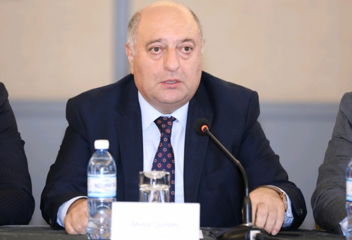 Deputat:” Məktəb və mollaxananı səhv salmayaq”