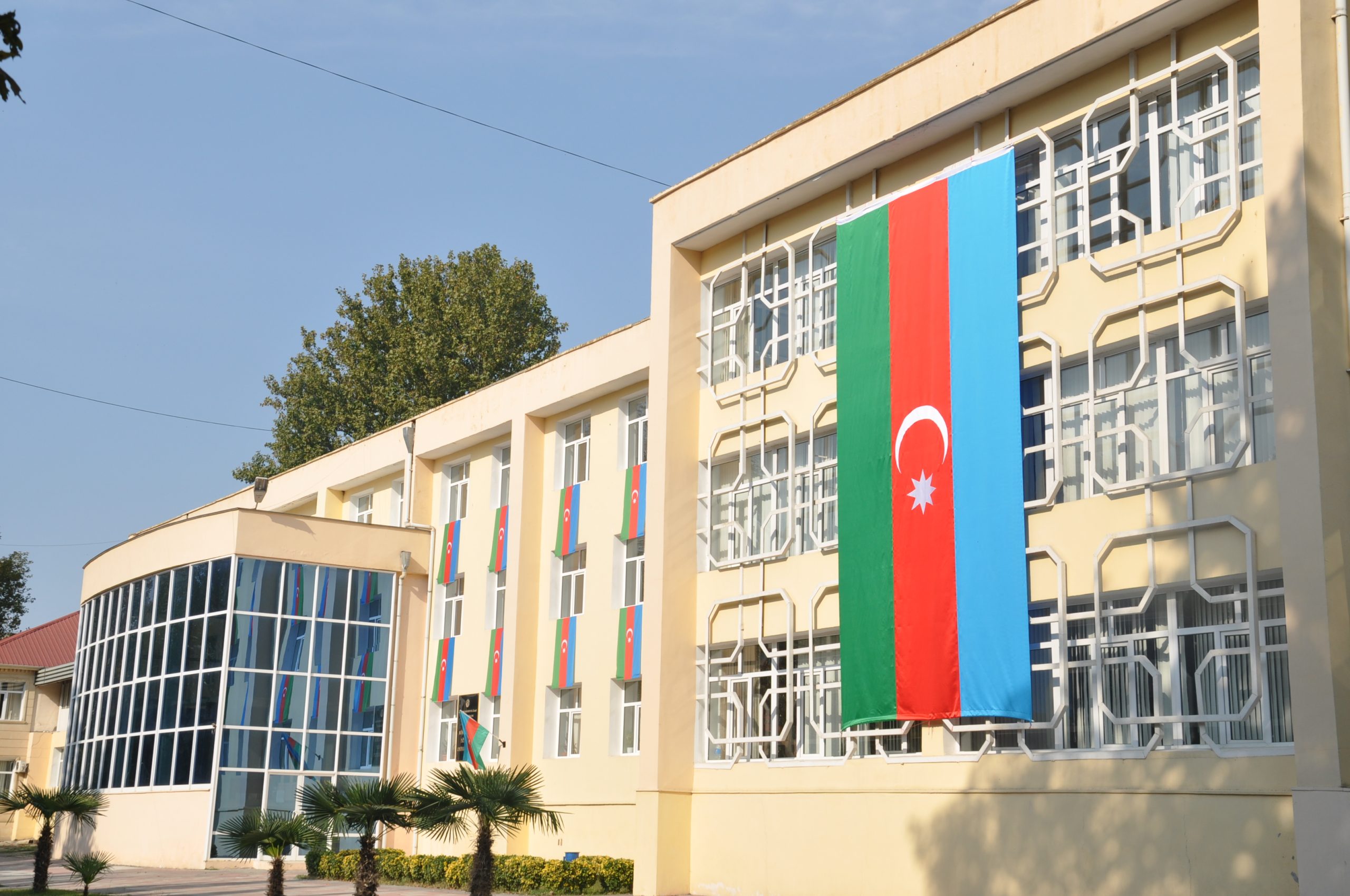 Universitet tələbələri elektrik enerjisinin istehsalı prosesini öyrəniblər