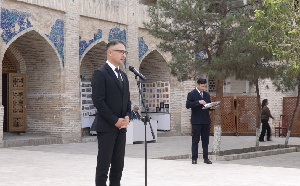Buxarada qardaşlıq nəğmələri: İki ölkə sənətçilərindən möhtəşəm konsert