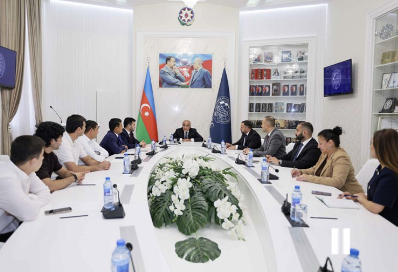 UNEC-də ikili diplom proqramı