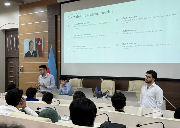 BP-də çalışan məzunlardan seminar