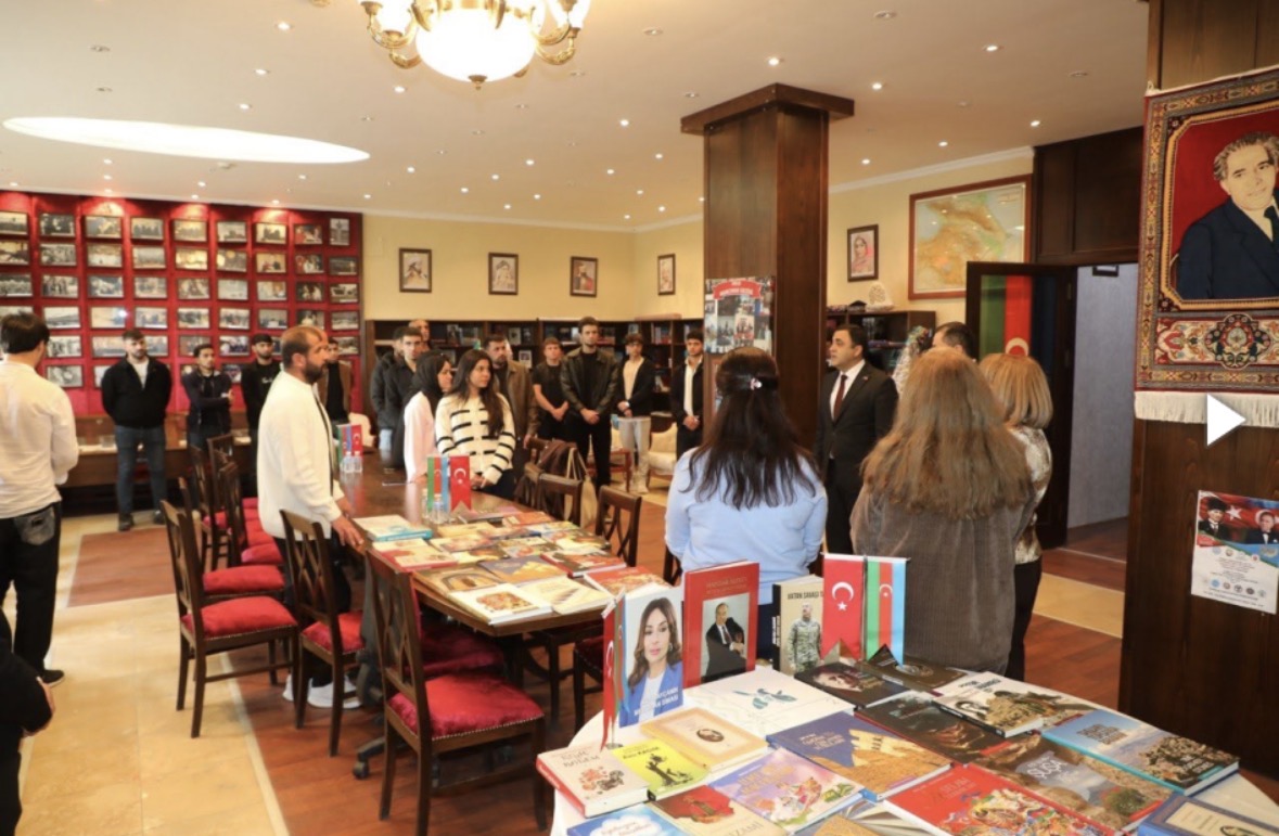 Qars Qafqaz Universitetində “Azərbaycan Günü”: Təhsil ocağında Mirzə Fətəli Axundzadə guşəsi açılıb