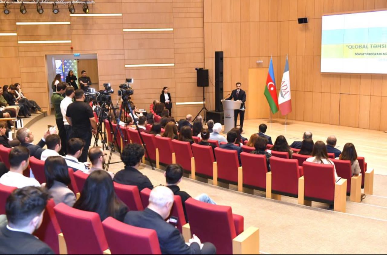 Dövlət Proqramı məzunları üçün karyera sərgisi keçirilib
