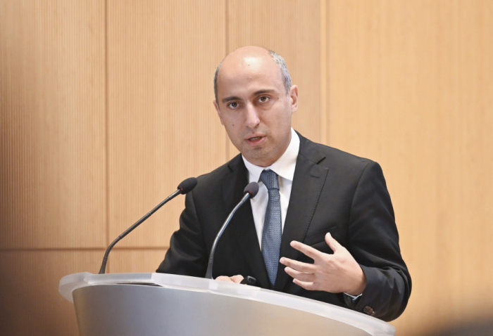 Emin Əmrullayev: Qızlar oğlanları riyaziyyatda üstələyib