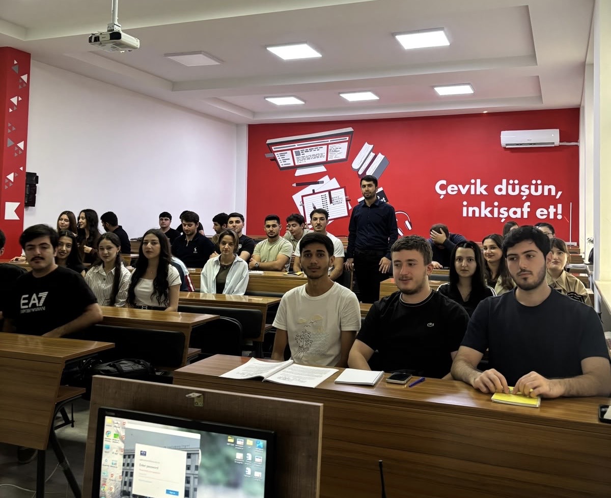 Məzunlar təcrübələrini bölüşdülər