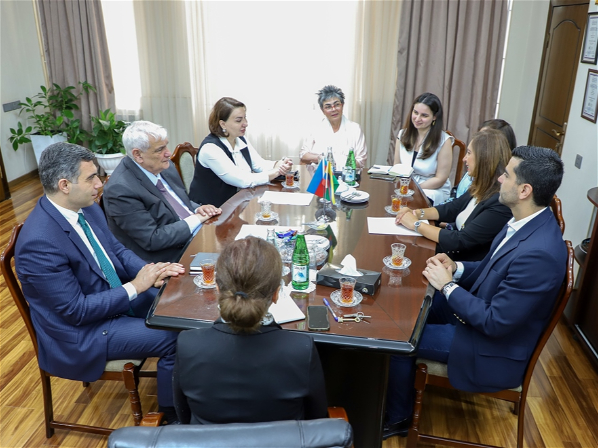 ADU-da Kolumbiya səfiri qonaq oldu
