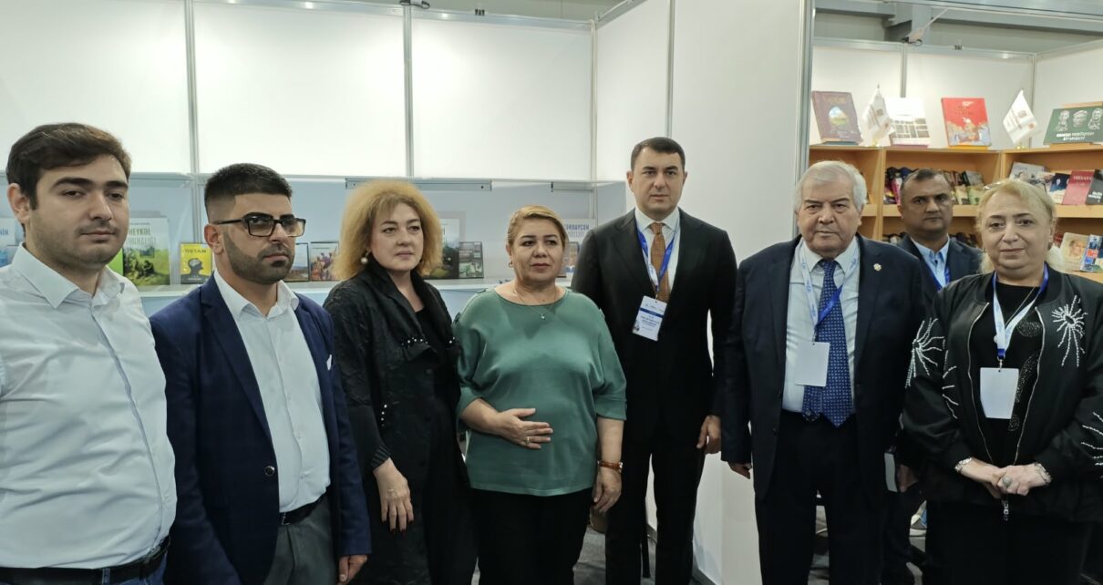 Kitab sərgisində görmə məhdudiyyətli oxucular xüsusi diqqətdə saxlanıldı