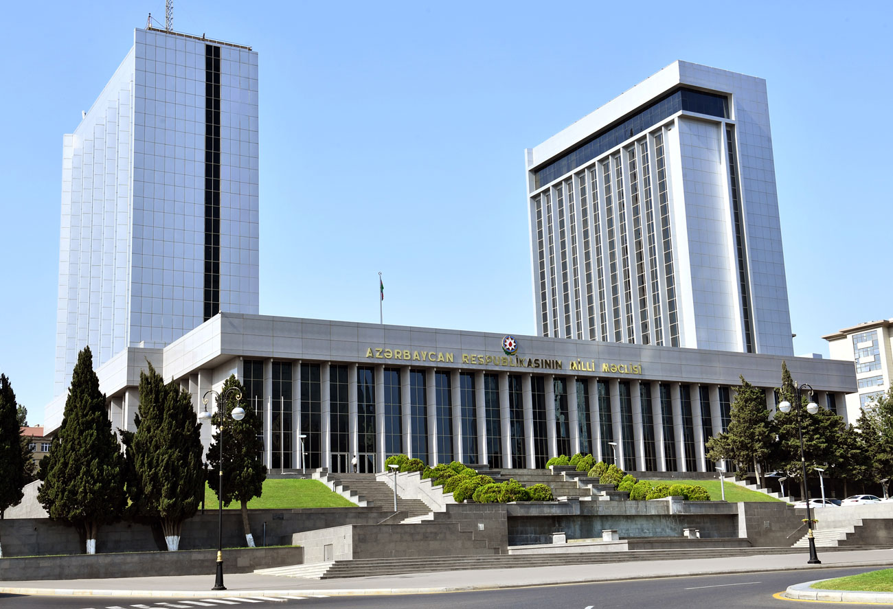 Milli Məclis Fransadakı kütləvi etirazlara münasibət bildirib