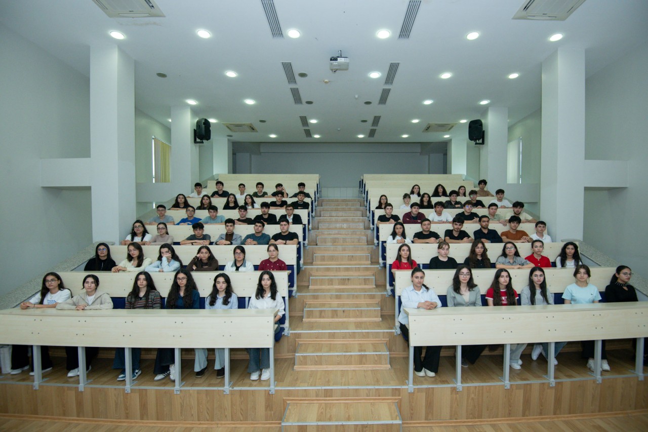 Rektor PKTU-BMU Mühəndislik fakültəsinin tələbələri ilə görüşüb
