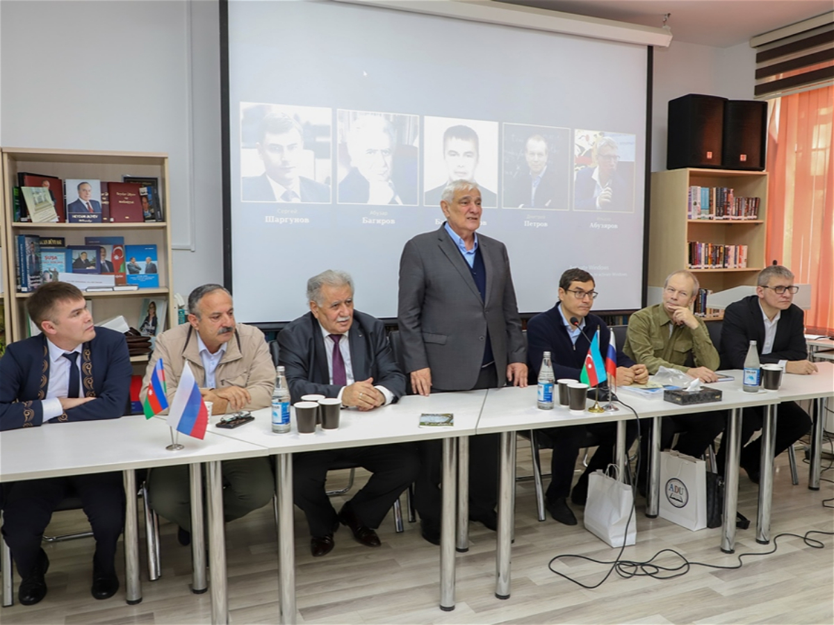 ADU-da rus yazıçıları görüş keçirilib