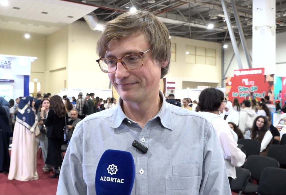 Darren Simpson: Bakı Beynəlxalq Kitab Sərgisi gənc nəslin mütaliəyə marağını artırır