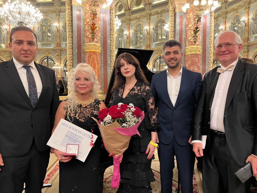  Adilə Əliyeva Parisdə platin medalla təltif olunub