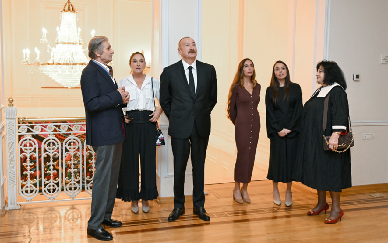 Prezident və ailə üzvləri sərgidə