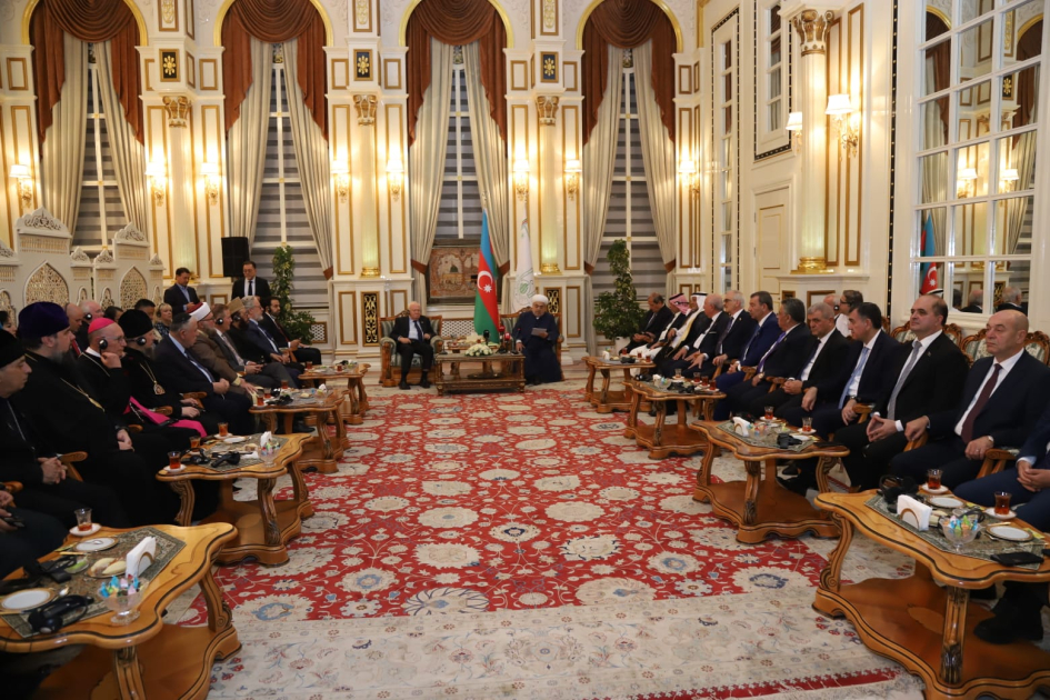 QMİ sədri VII Ümumdünya Mədəniyyətlərarası Dialoq Forumunun iştirakçıları ilə görüşüb