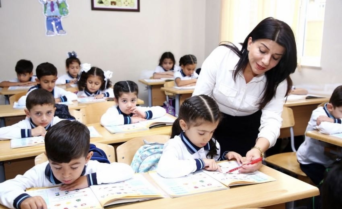Təhsil sahəsində çalışan qadınların sayı kişilərdən 3 dəfə çoxdur