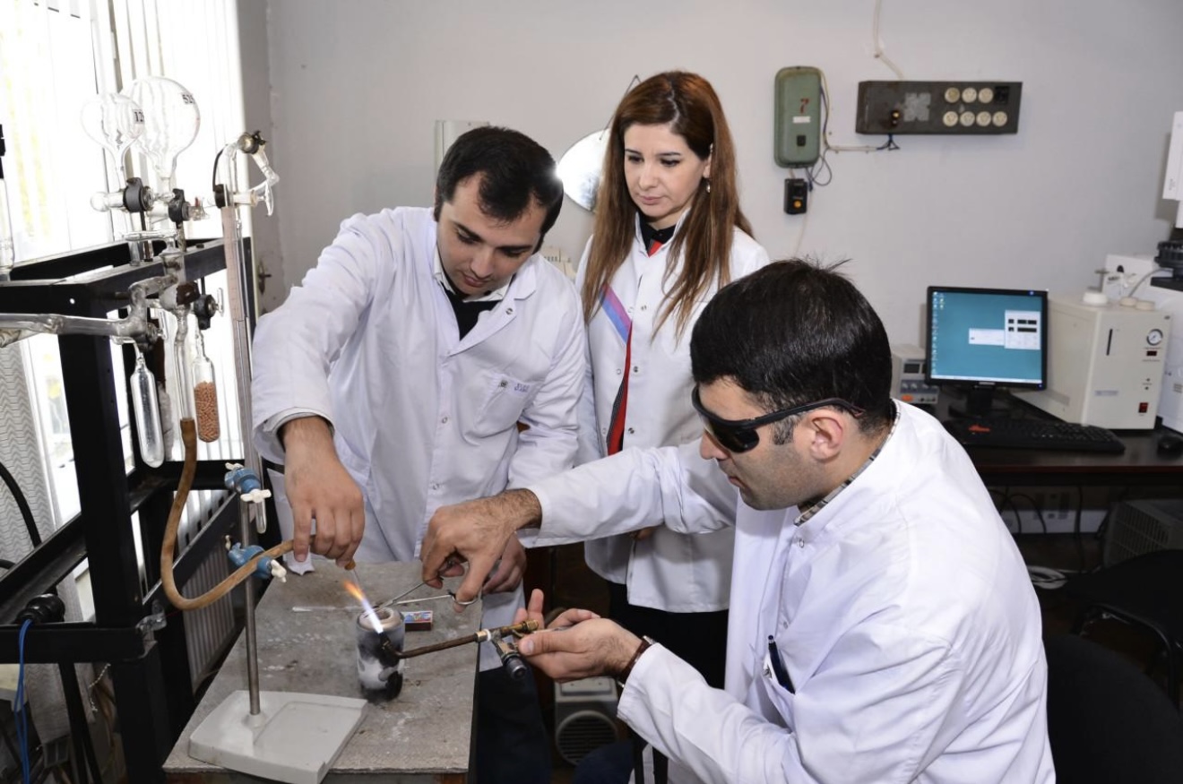 Azərbaycanda gənc tədqiqatçıların sayı azalıb
