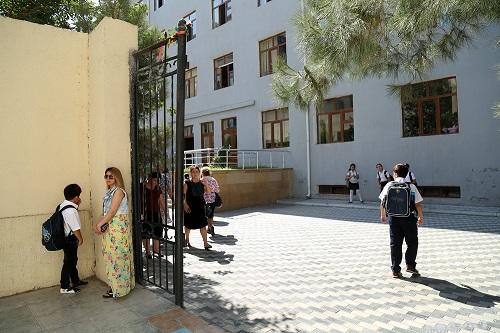 Bakıda VII sinif şagirdi pəncərədən yıxılaraq vəfat edib