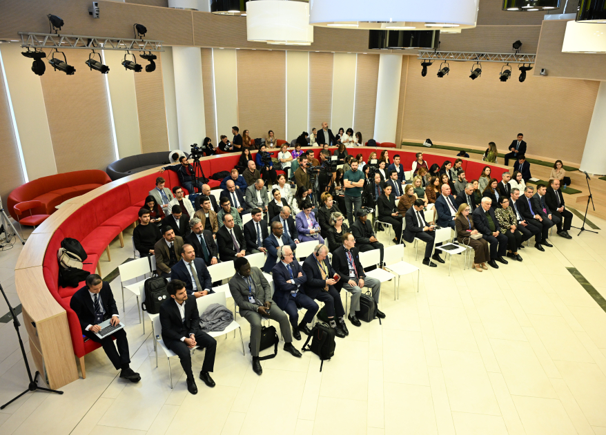 “Mədəniyyətlərarası dialoq, təhsil və rəqəmsal transformasiya” mövzusunda sessiyalar keçirilib
