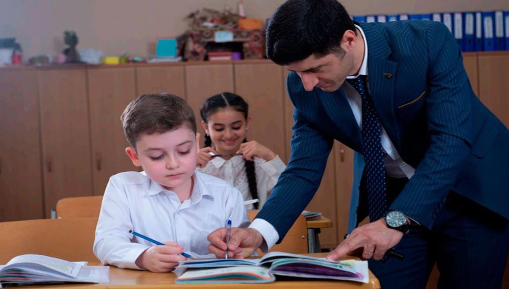 Məktəbəqədər təhsildə kişi müəllimlərin sayı sıfıra yaxındır