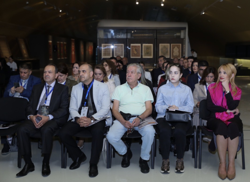Silahşünaslıq həm də xalqın maddi-mədəni irsinin göstəricisidir — Milli Xalça Muzeyində elmi konfrans