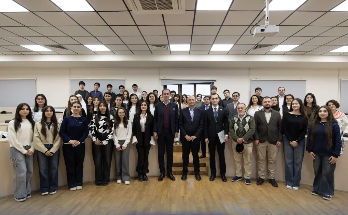 Qarabağ Universitetində mədəniyyətlərarası dialoq mövzusunda müzakirə keçirilib
